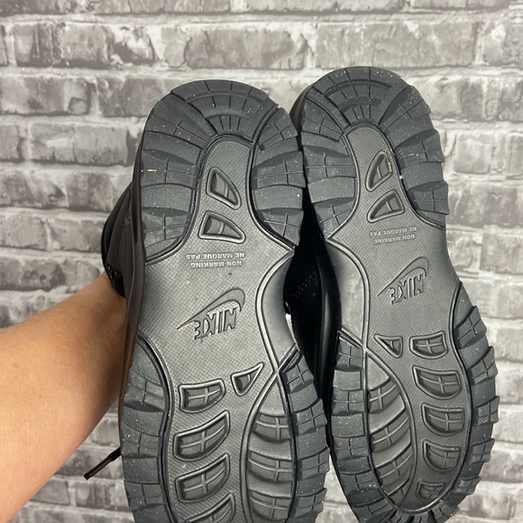 Nike - Picture 8 of 10